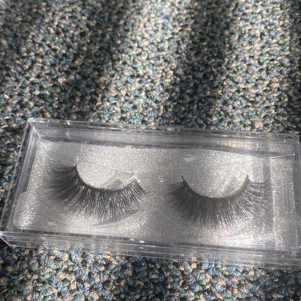 Lashes - Picture 15 of 16